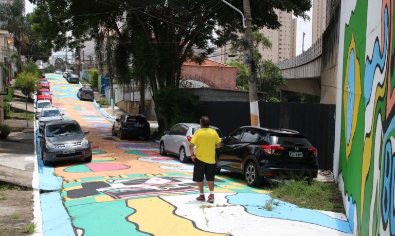 Rua decorada para Copa